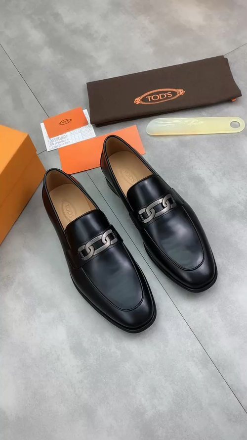 TOD'S Men's Black Metal-Accent Loafers